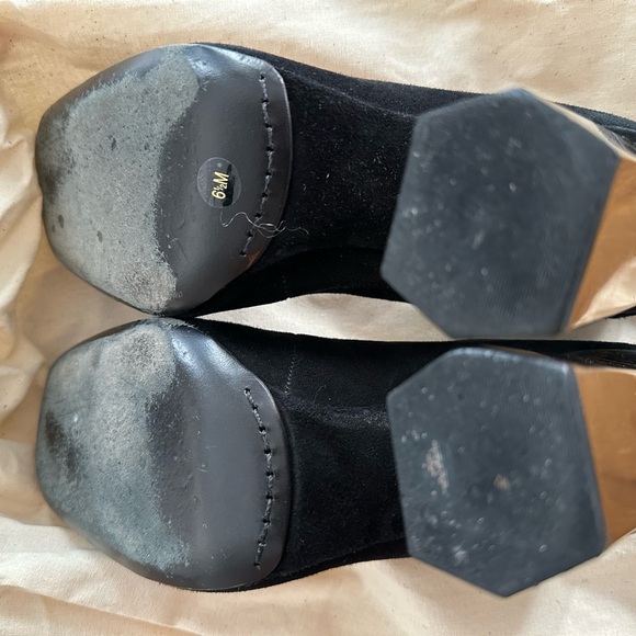 Tory Burch Black Velvet With Gold Heel Size 6 1/2 - Picture 6 of 6